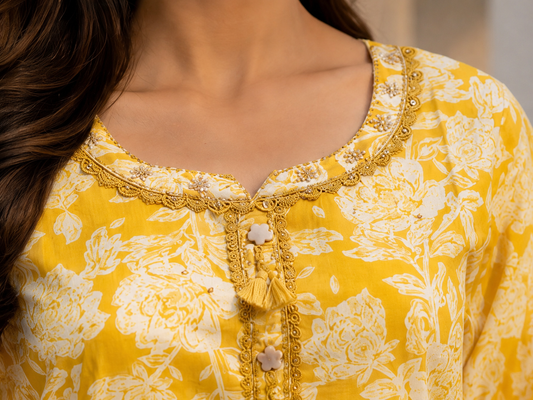 Raniriwaaz Sunehri Blossom Kurta Set