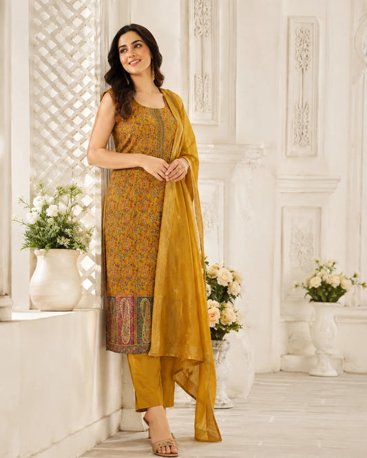 Sunehri Paisley Dola Silk Kurta Set