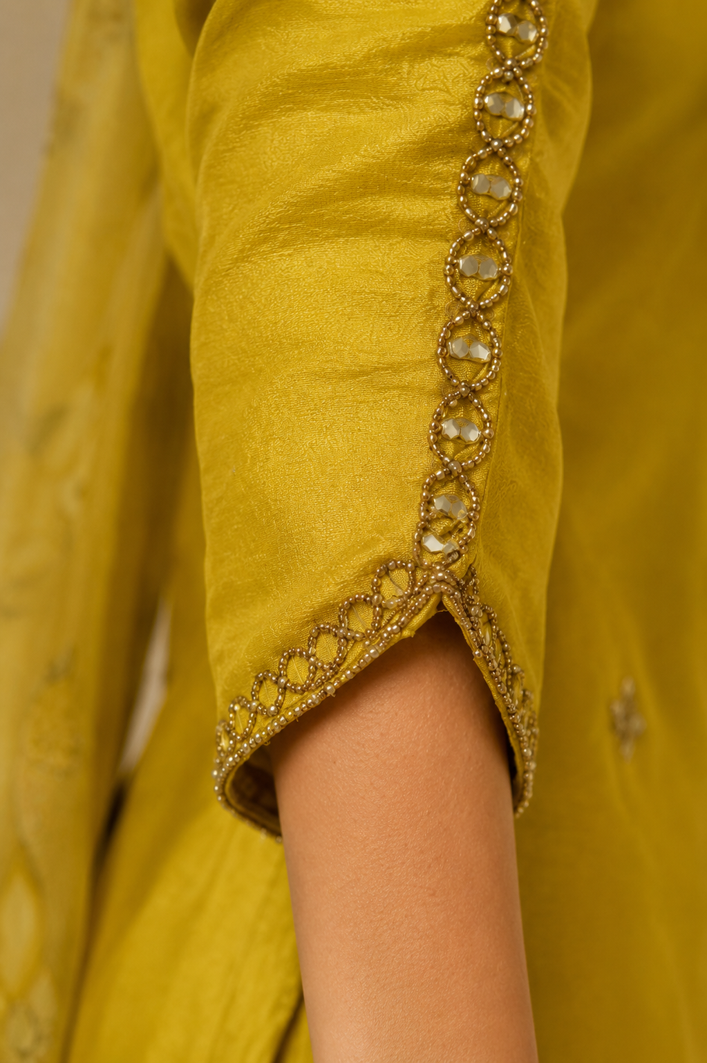 Raniriwaaz Mehandi Noor Silk Kurta Set