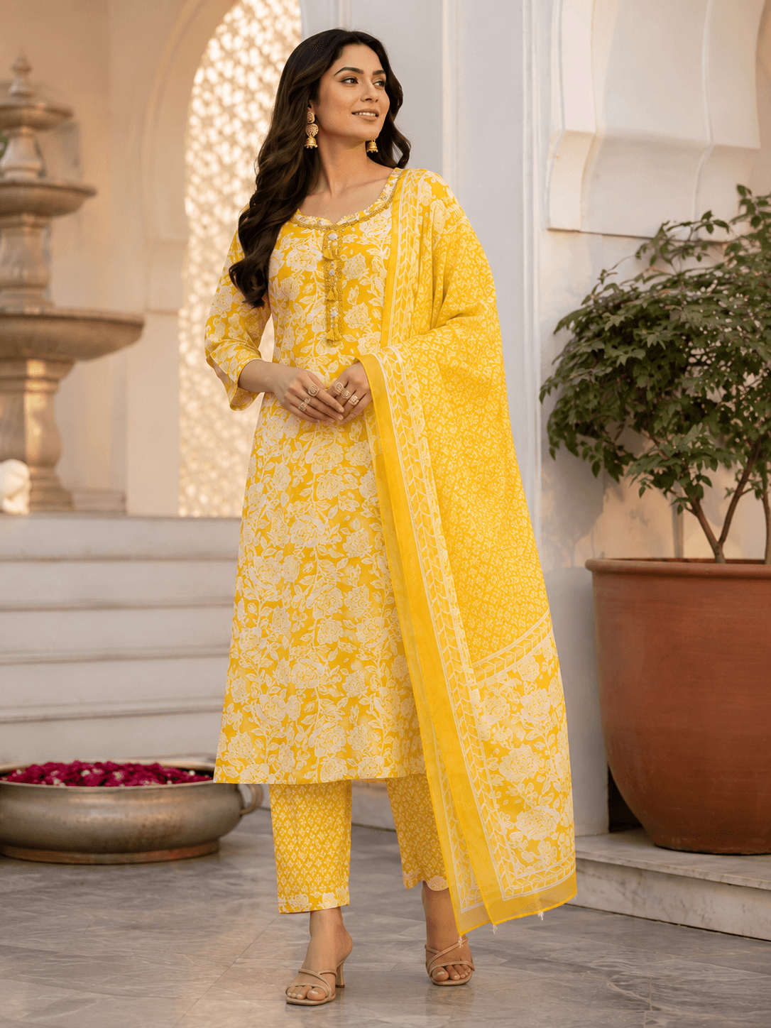 Raniriwaaz Sunehri Blossom Kurta Set