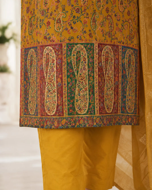 Sunehri Paisley Dola Silk Kurta Set
